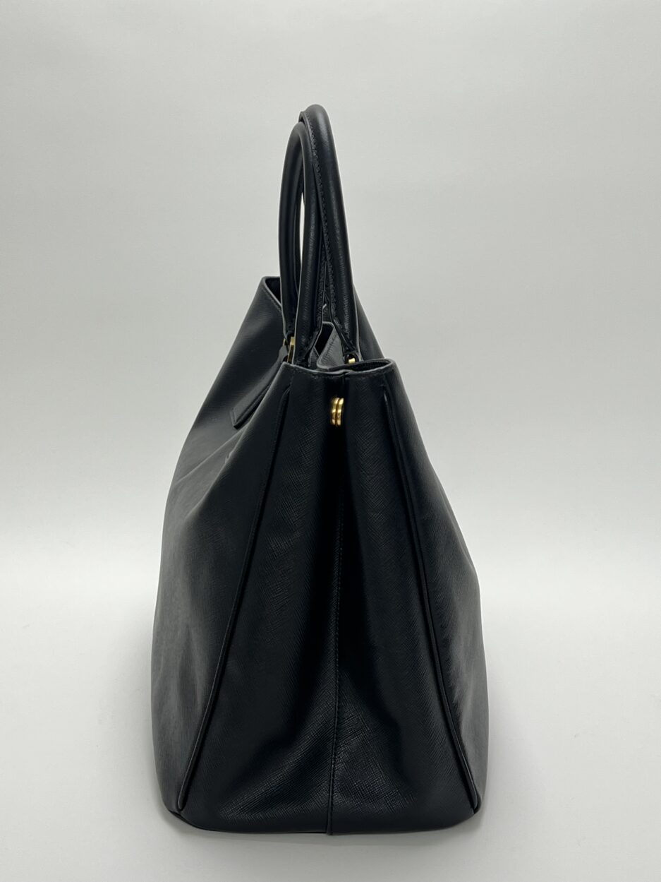 lato destro Prada Galleria Saffiano Nera Vintage