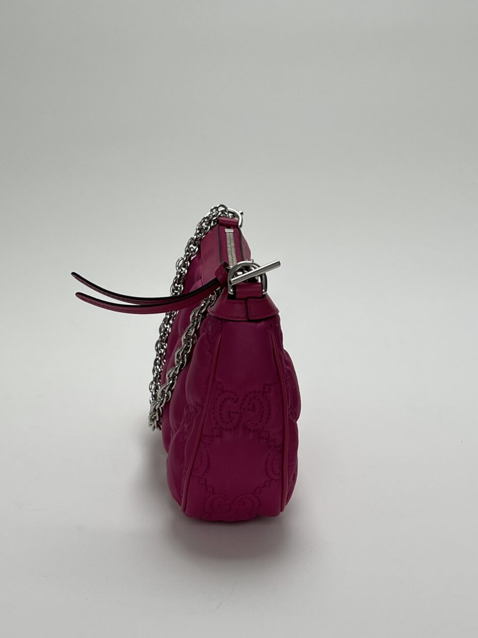 lato sinistro Gucci GG Matelassé Nylon Fucsia