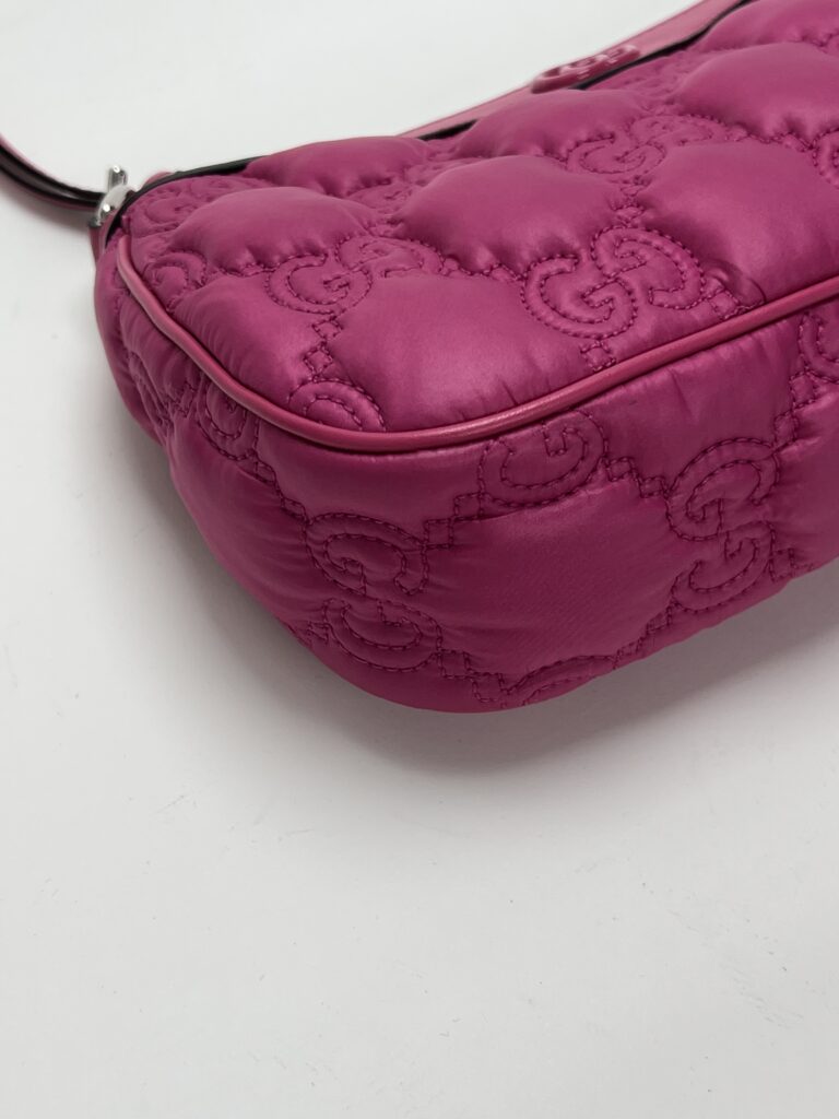 angolo 4 Gucci GG Matelassé Nylon Fucsia