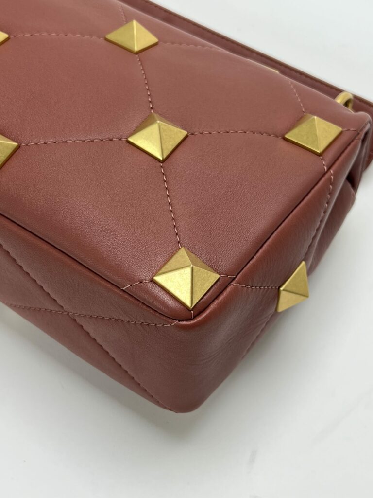 angolo 3 Valentino Roman Stud Rosa Antico