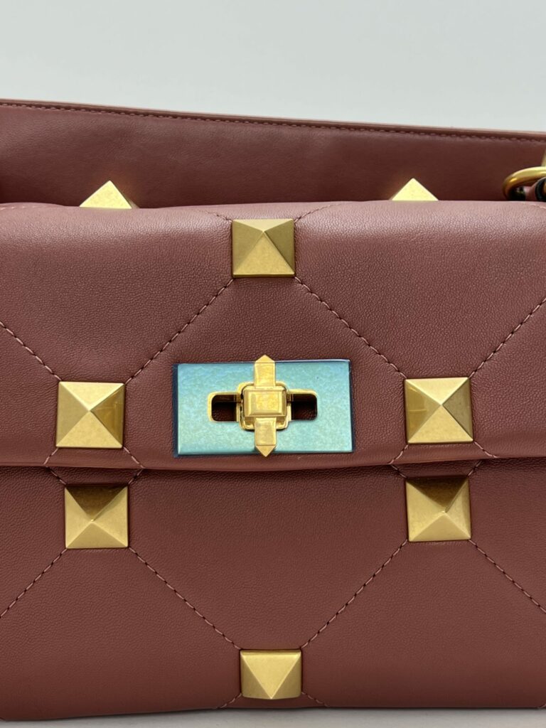 dettaglio pelle Valentino Roman Stud Rosa Antico