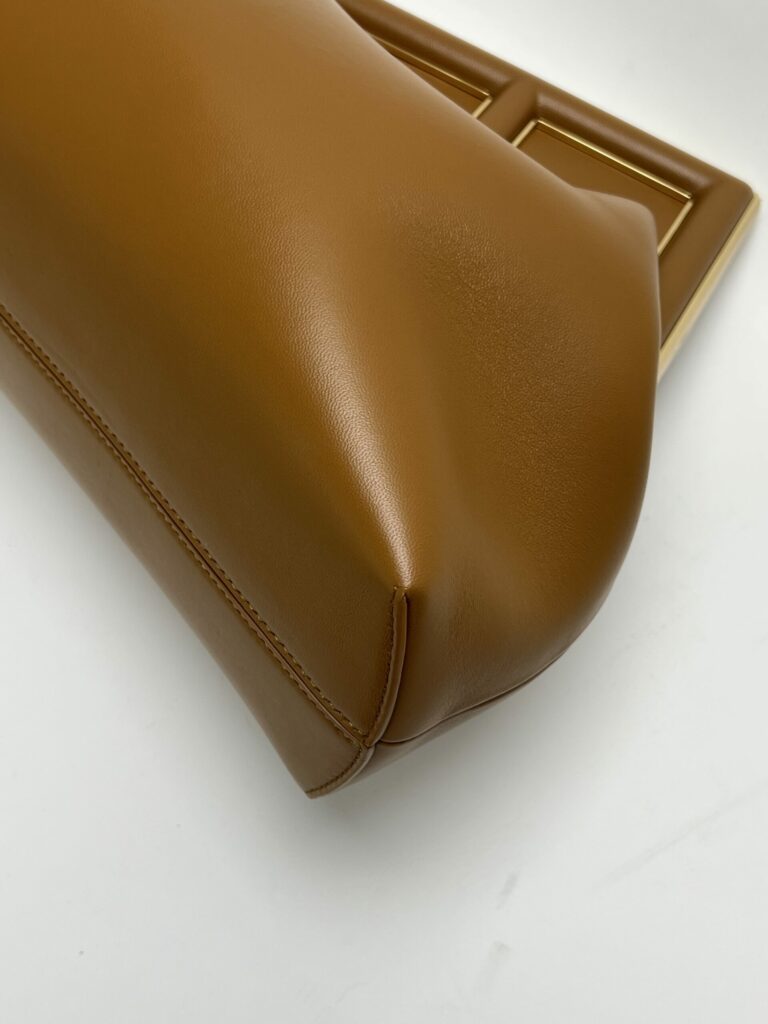 angolo 1 Fendi First Medium Marrone
