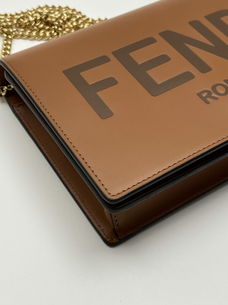 angolo 2 Fendi WOC Wallet on Chain Cuoio