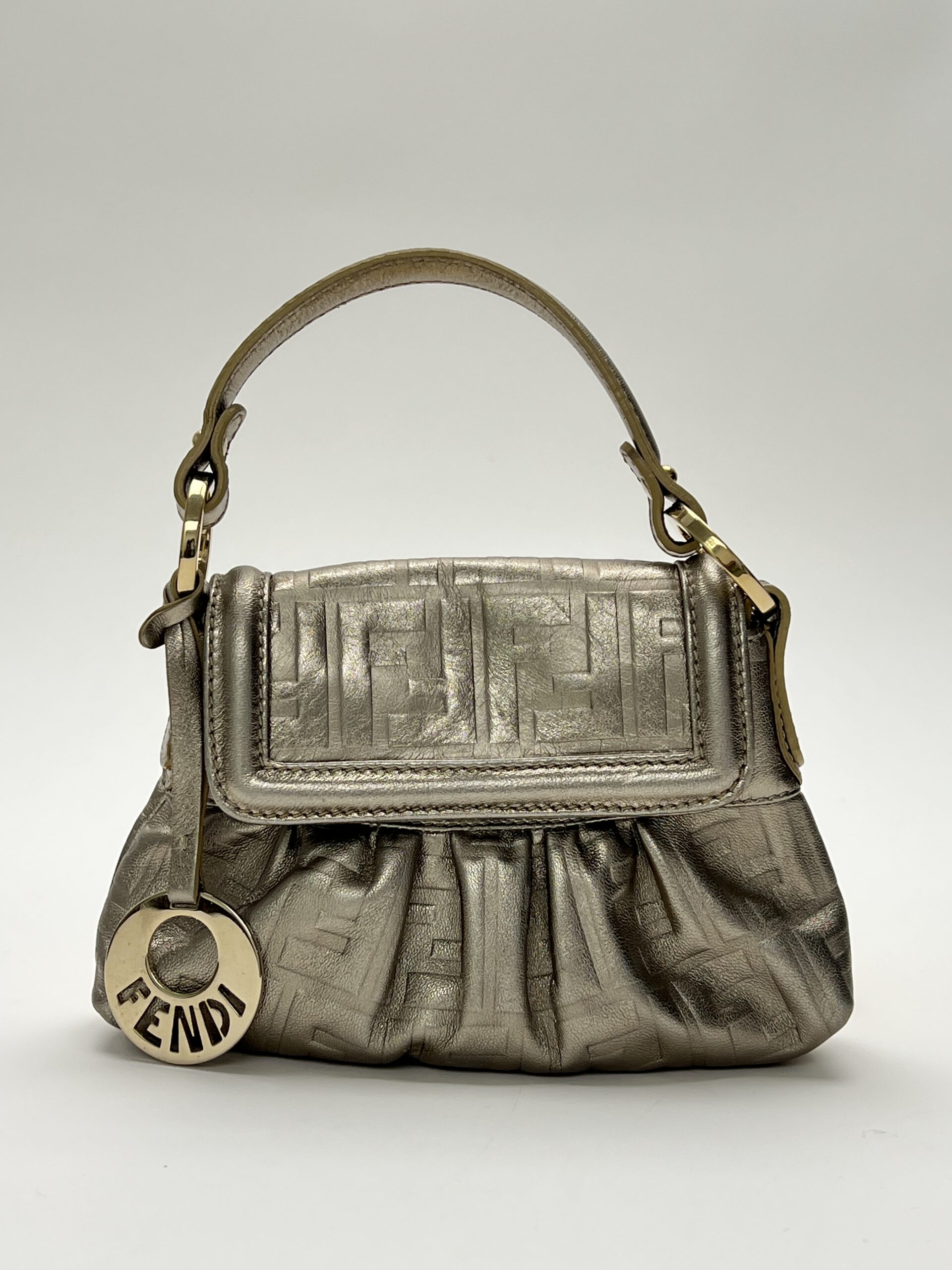 IMG_8360 dettaglio pelle FF dorata Fendi Mini Chef Vintage frontale