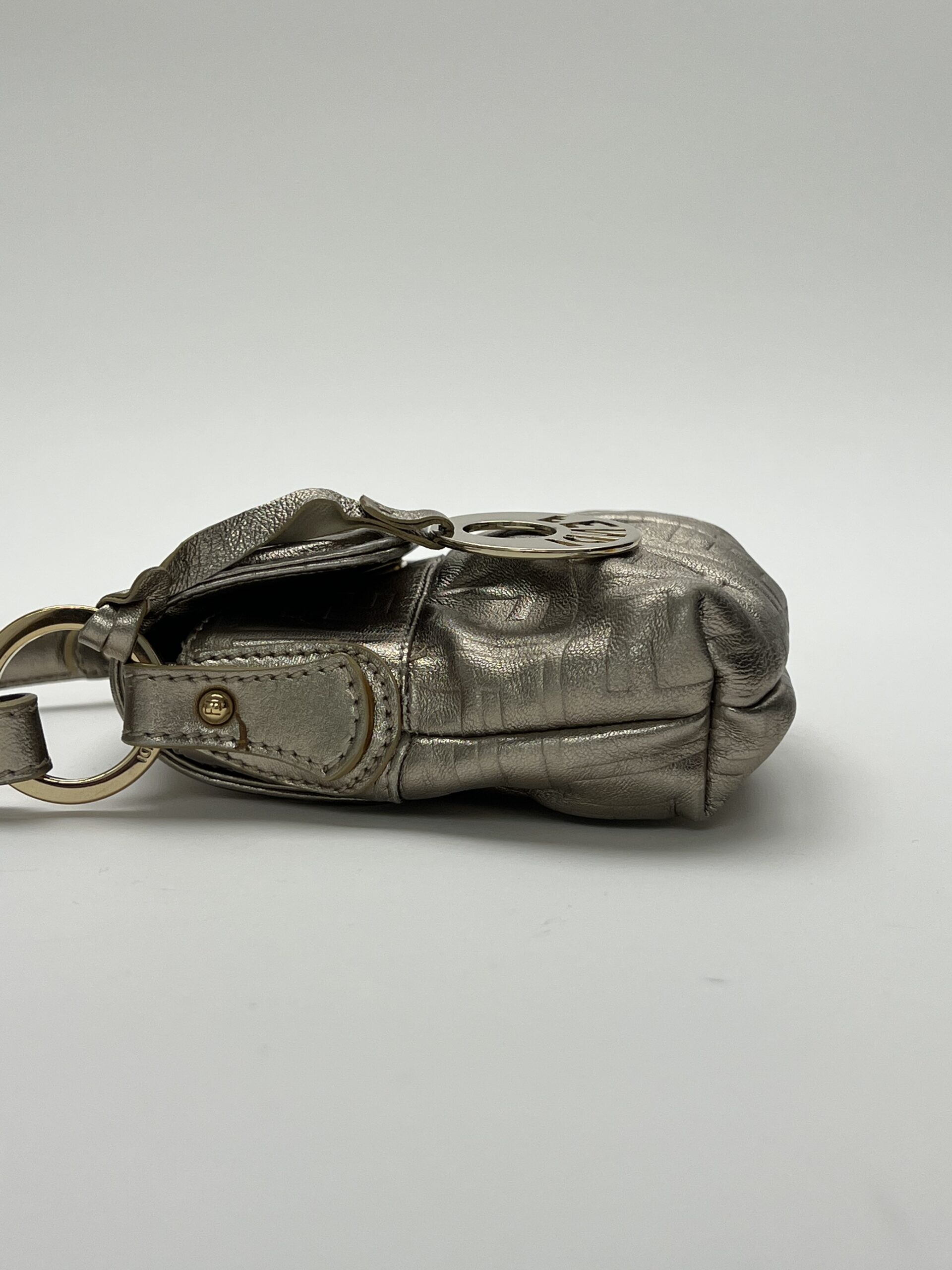 IMG_8363 dettaglio pelle FF dorata Fendi Mini Chef Vintage lato destro