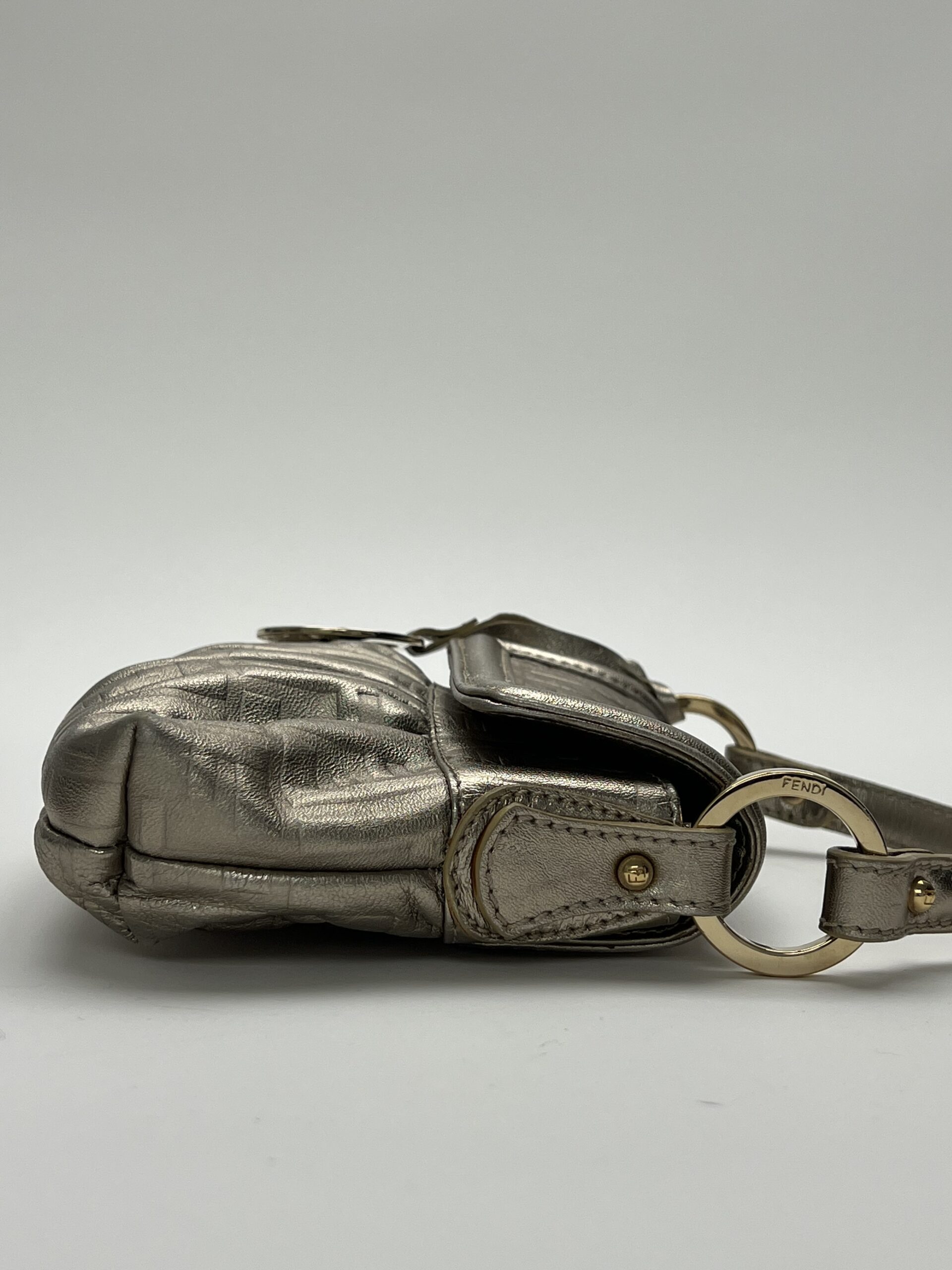 IMG_8365 dettaglio pelle FF dorata Fendi Mini Chef Vintage lato sinistro