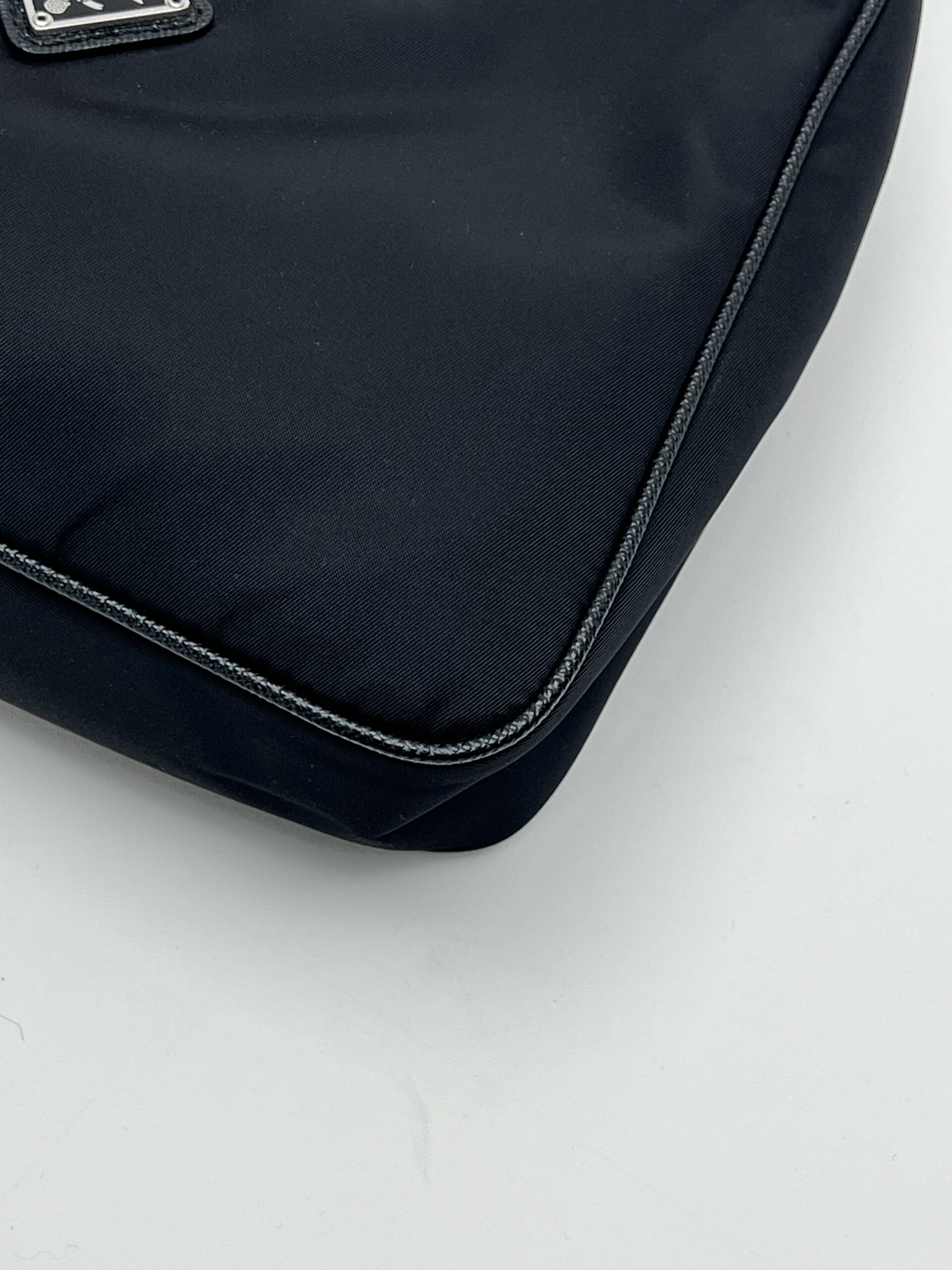 IMG_9084 angolo 1 Prada Re-Edition 2005 nylon nero