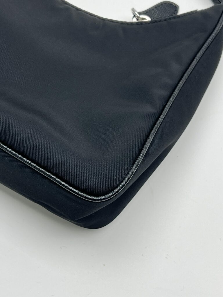 angolo 3 Prada Re-Edition 2005 nylon nero