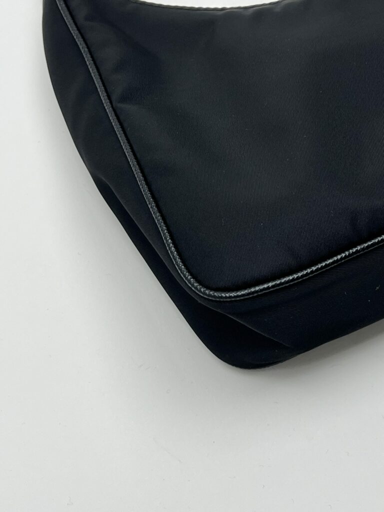 angolo 4 Prada Re-Edition 2005 nylon nero