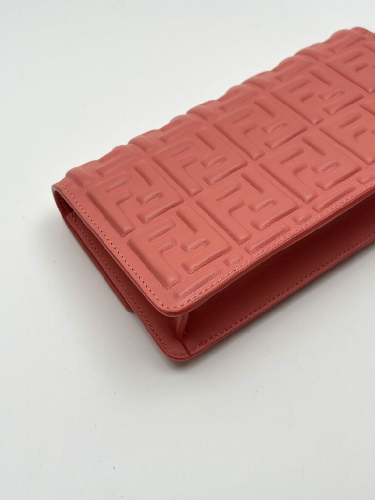 angolo 3 Fendi Baguette WOC Rosa Salmone