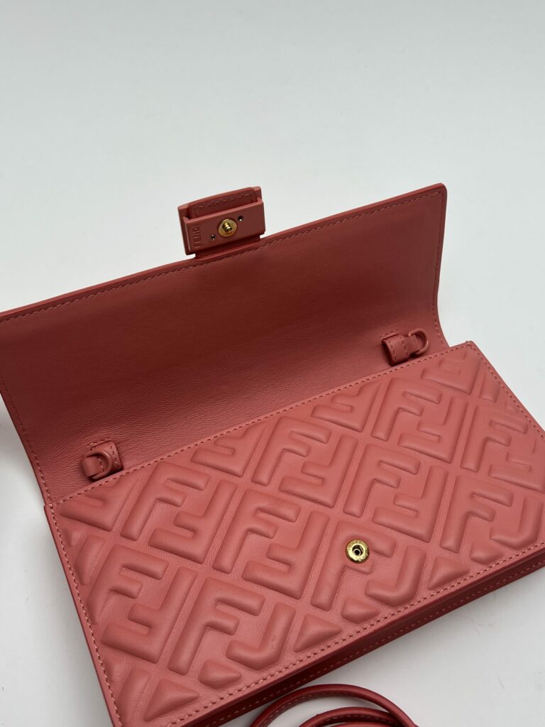 accessori Fendi Baguette WOC Rosa Salmone