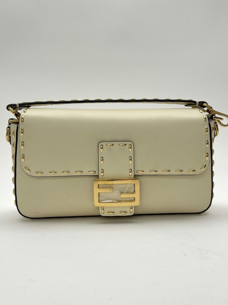 Fendi Baguette pelle burro con chiusura FF dorata