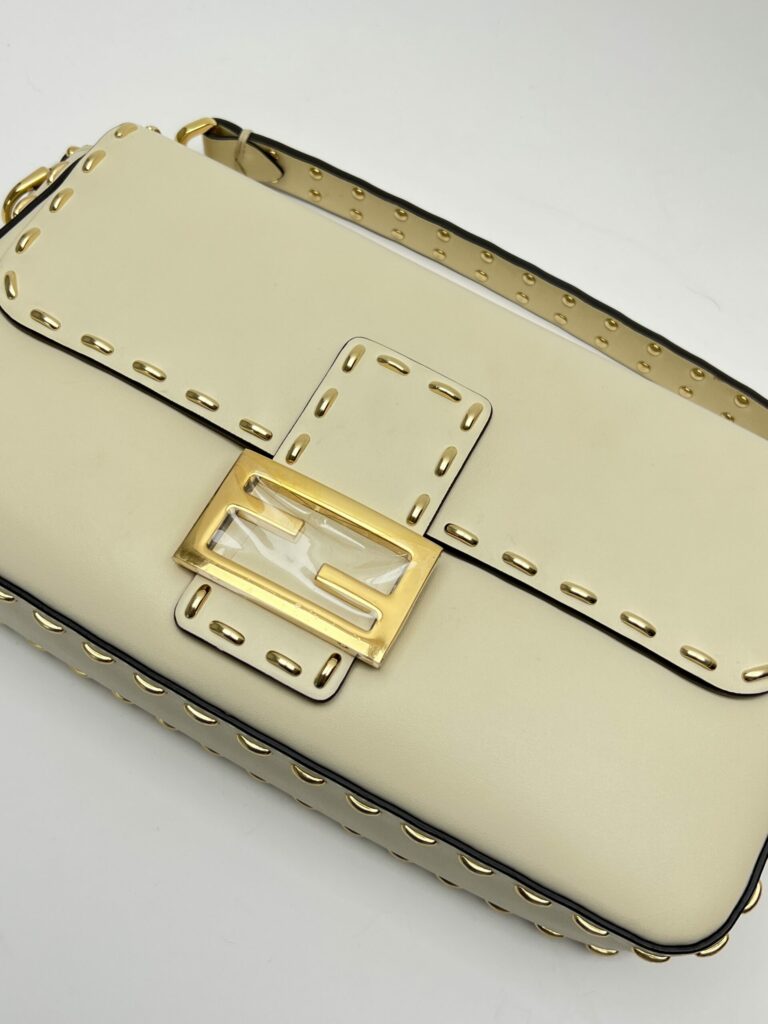 dettaglio pelle Fendi Baguette pelle burro