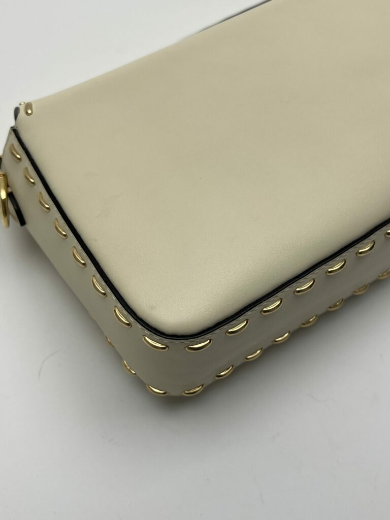 angolo 3 Fendi Baguette pelle burro