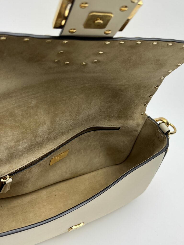 interno Fendi Baguette pelle burro scamosciata