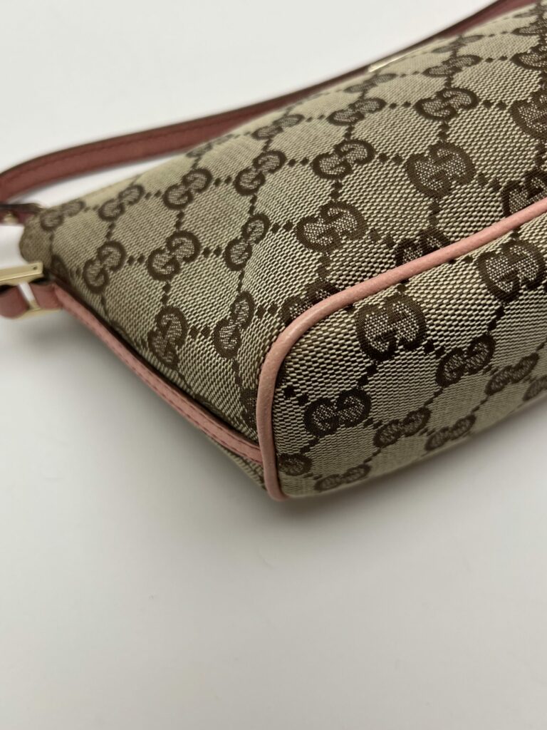 angolo 2 Gucci Pochette GG Supreme Rosa