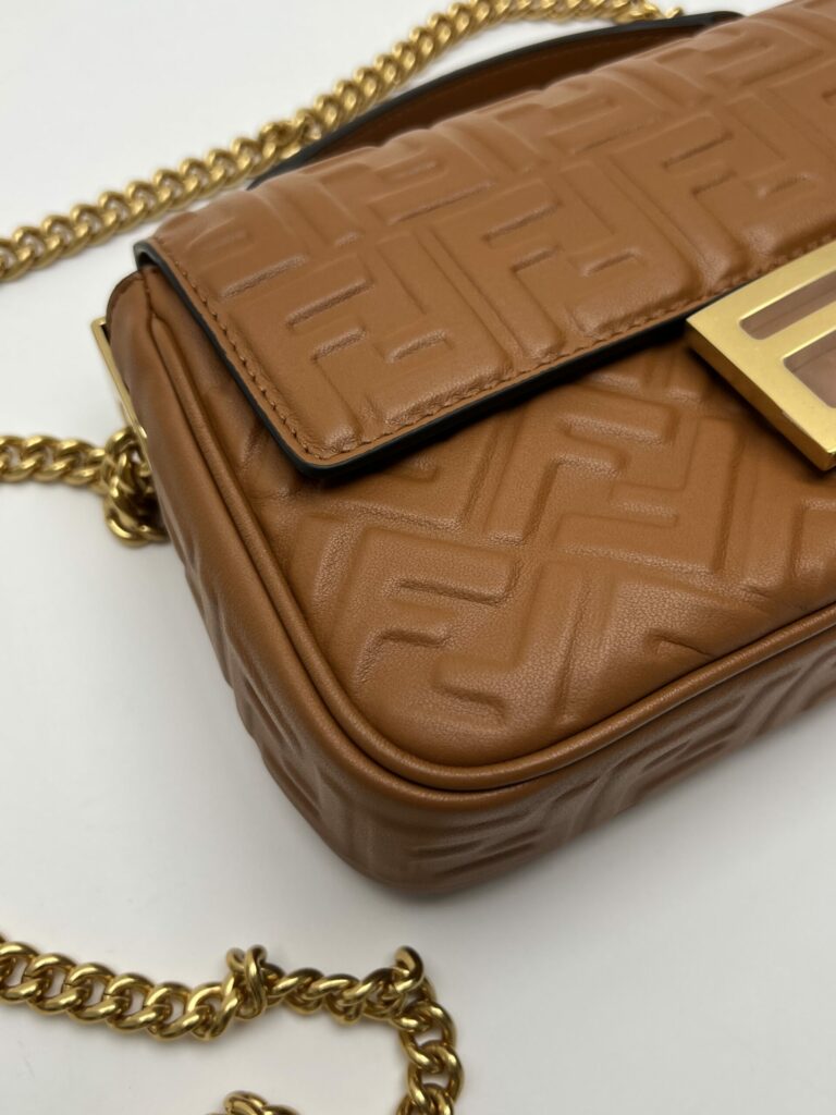 angolo 1 Fendi Baguette Chain Midi marrone