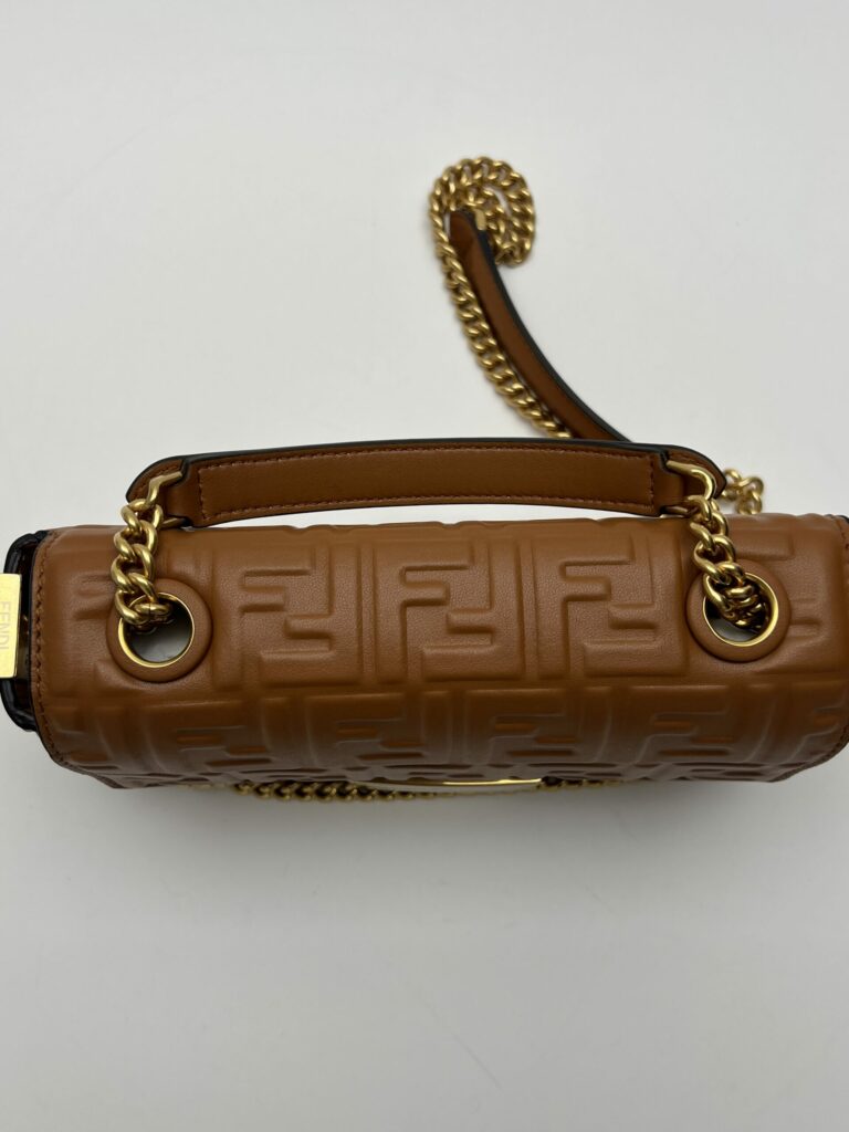 dettaglio tessuto Fendi Baguette Chain Midi marrone