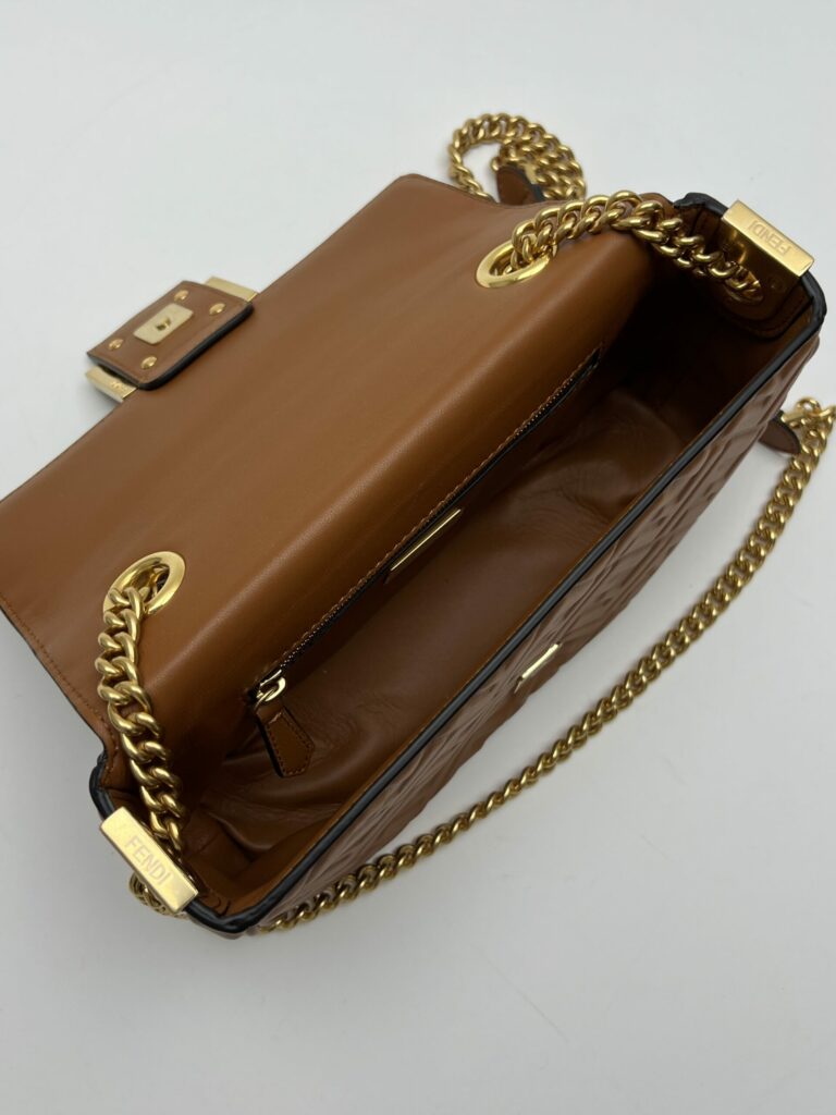 interno Fendi Baguette Chain Midi marrone