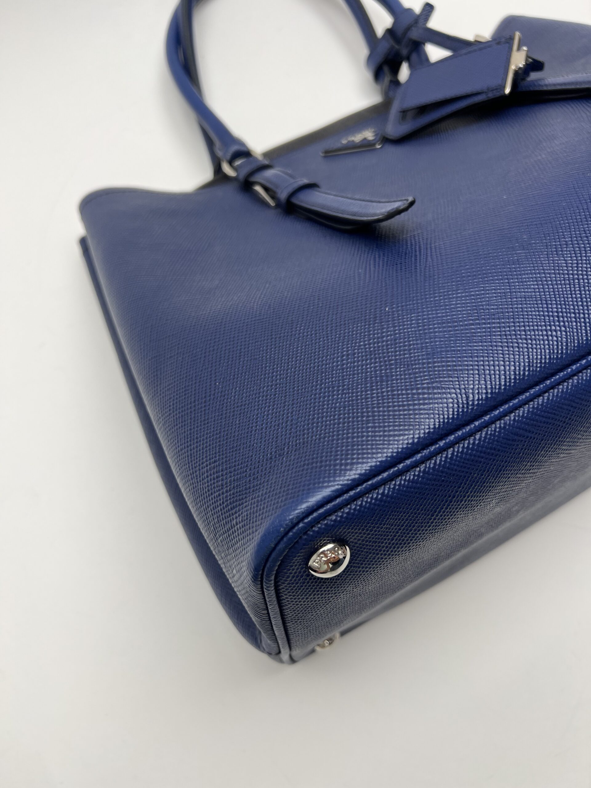 IMG_0820 angolo superiore destro Prada Double Saffiano Blu