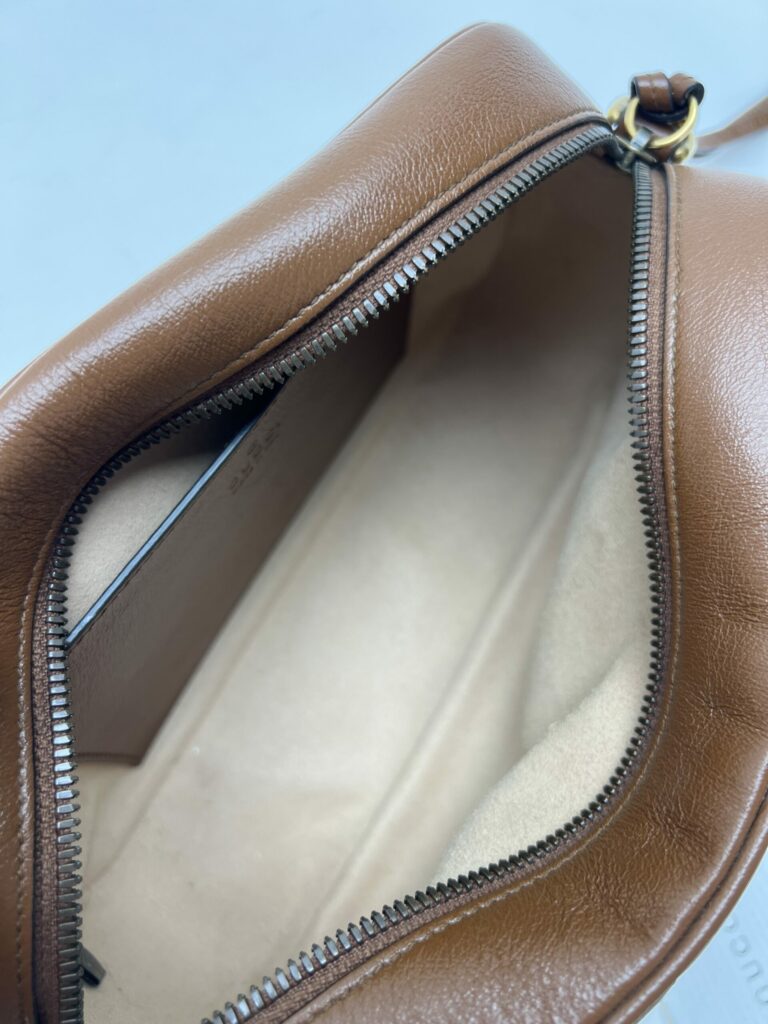 interno Gucci GG Marmont Camera Bag 2024